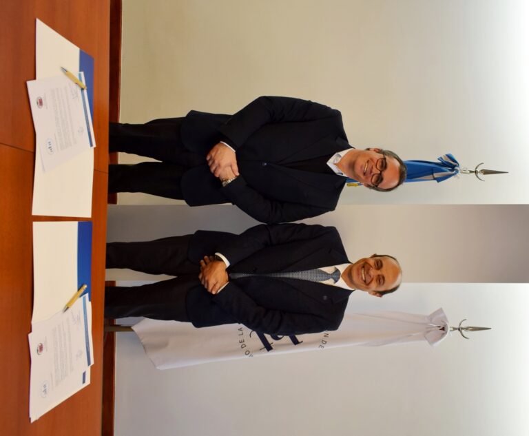 Convenio entre la AHT y la Fundación Manos Abiertas