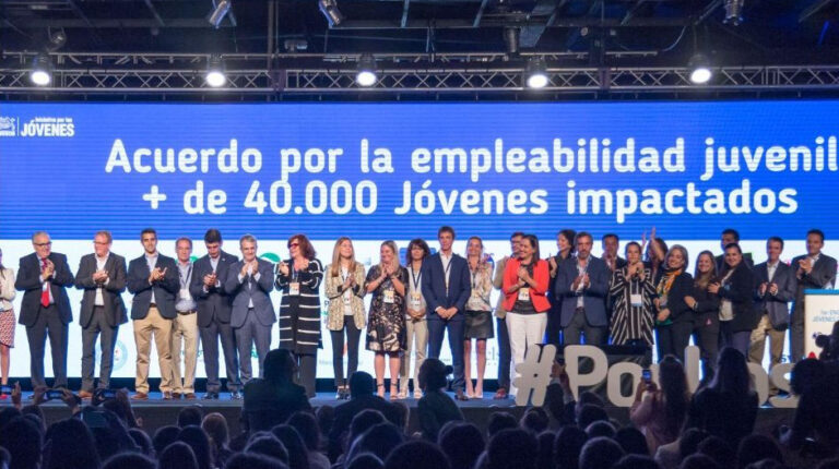 30 empresas unidas para ayudar a más de 40.000 jóvenes del Mercosur a iniciarse en el mundo laboral