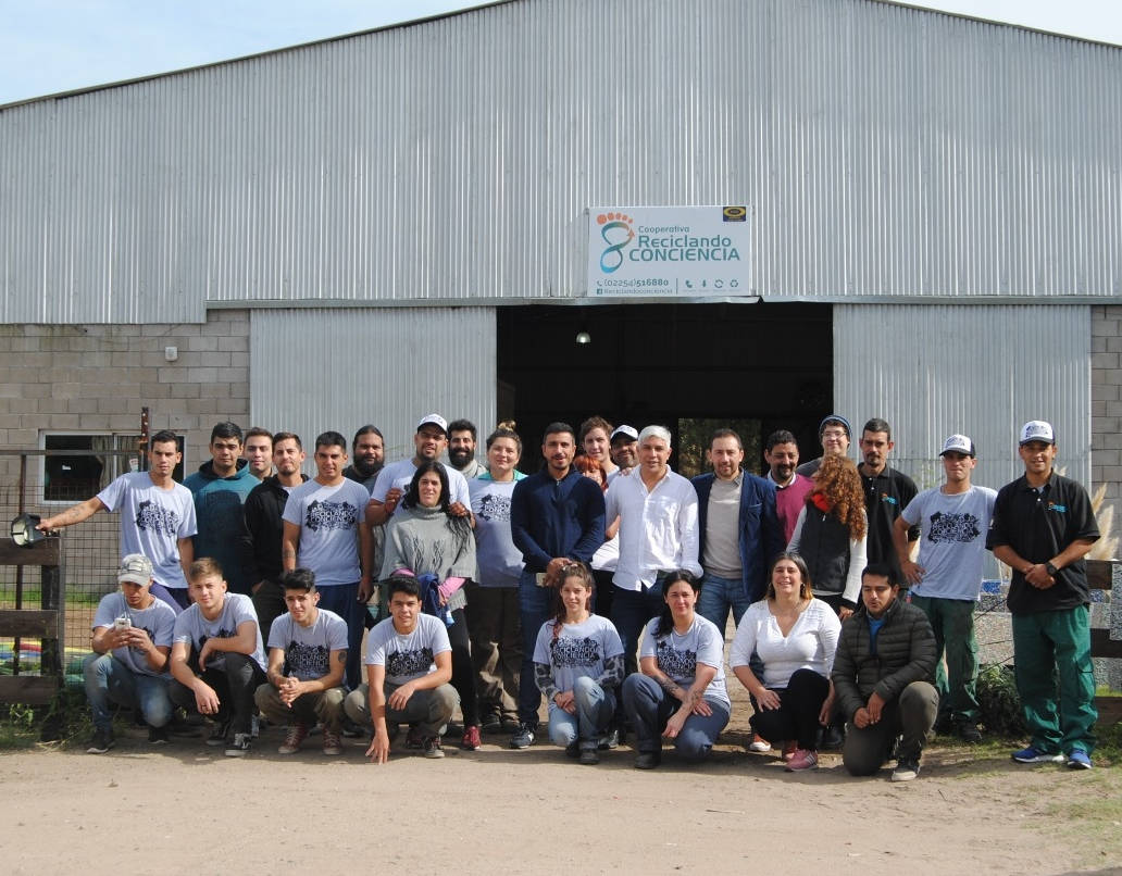 Cooperativa de reciclado creó un eco ladrillo de telgopor, con respaldo de la FADU