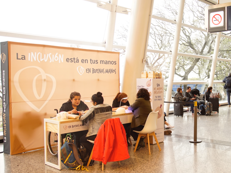 Abren un Spa de Manos atendido por personas con discapacidad en Aeroparque