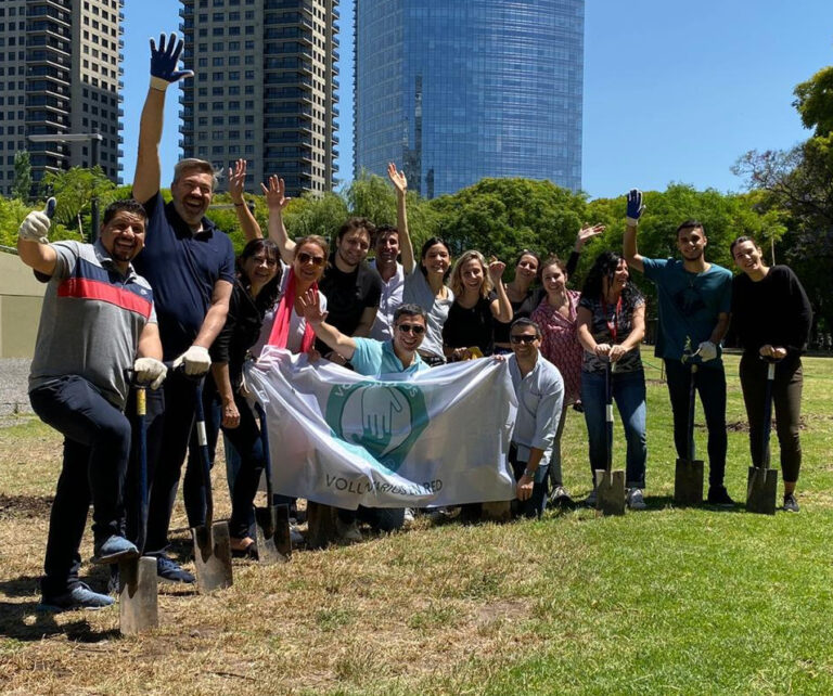 Día internacional del voluntario con actividades de forestación en Pto. Madryn y CABA