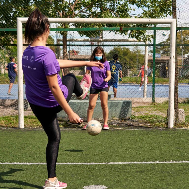 Una victoria lleva a la otra: más de 1.200 niñas y jóvenes empoderadas a través del deporte
