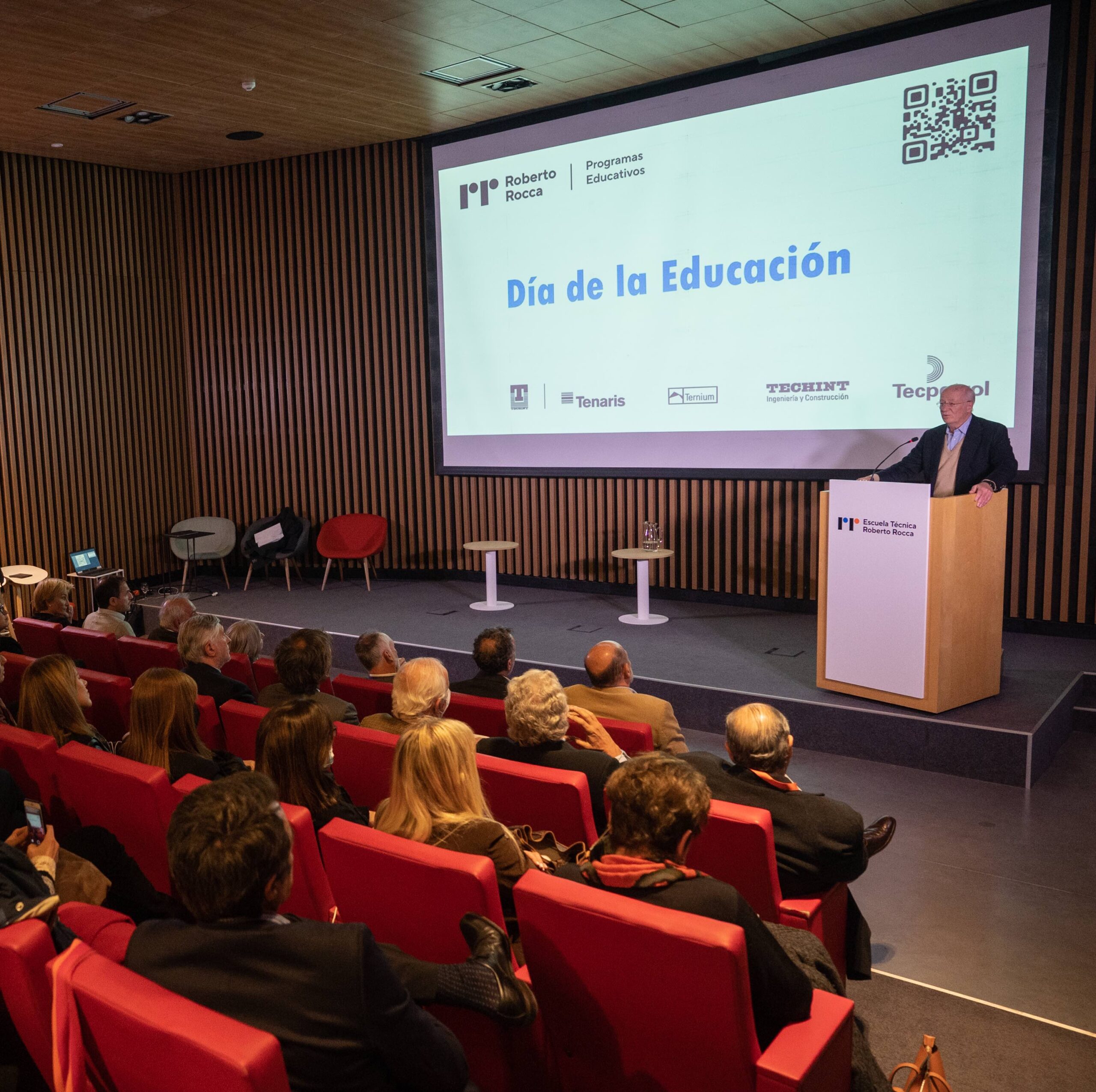 Auditorio - Día de la Educación - Grupo Techi