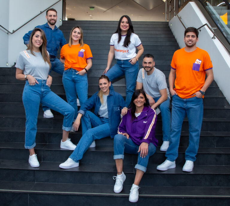 Naranja X presentó la primera colección de prendas sin distinción de género para sus equipos de experiencia y ventas