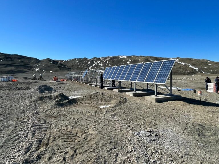 Avanza la construcción del Parque Solar en la Base Petrel de la Antártida Argentina