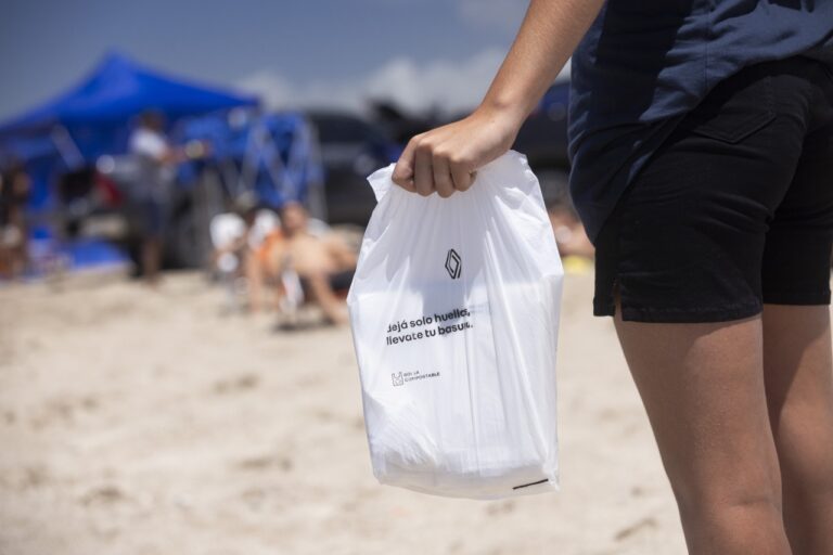 «Dejá solo huellas, llevate tu basura»: una invitación a cuidar el medio ambiente este verano