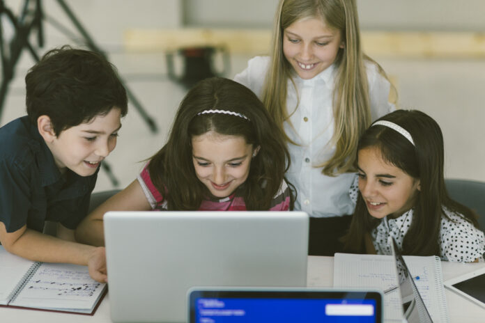 Tecnología y diversión para celebrar el mes de las infancias