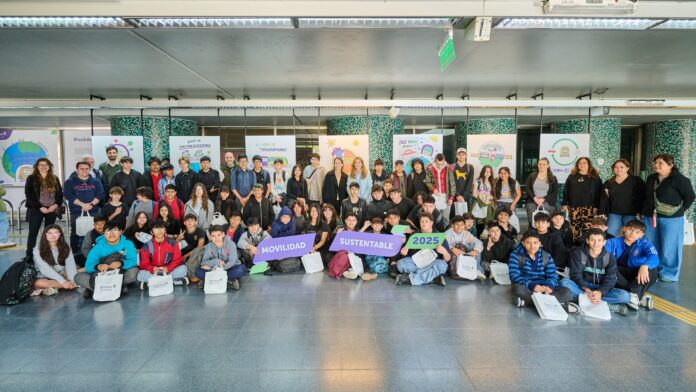 Emova impulsa la educación y presenta su Reporte de Sustentabilidad 2024