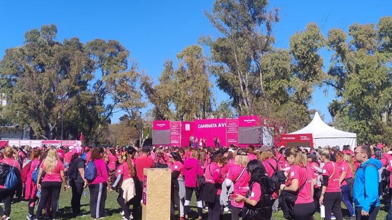 Caminando por la vida: la comunidad se suma a la prevención del cáncer de mama