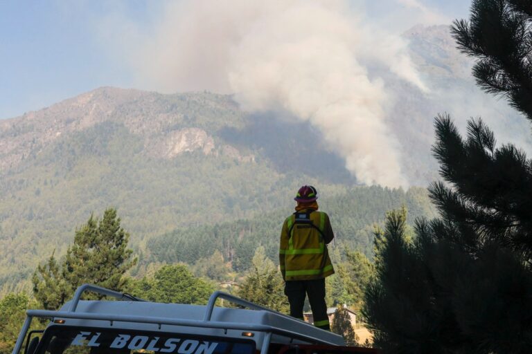 Una campaña nacional busca canalizar ayuda inmediata para los bomberos de la Patagonia