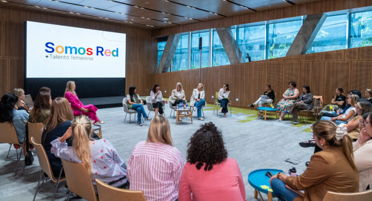 Diversidad y liderazgo femenino son claves para la competitividad empresarial