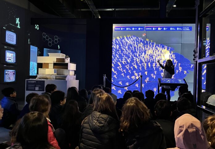 La tecnología por dentro: visitas educativas y talleres de IA en CABA