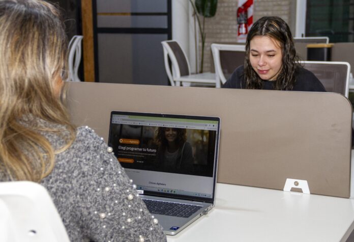 Nuevas oportunidades para que las jóvenes desarrollen sus habilidades digitales